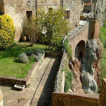 Un Giardino Nel Tufo Bed and breakfast Pitigliano