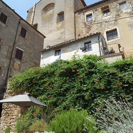 Un Giardino Nel Tufo *
